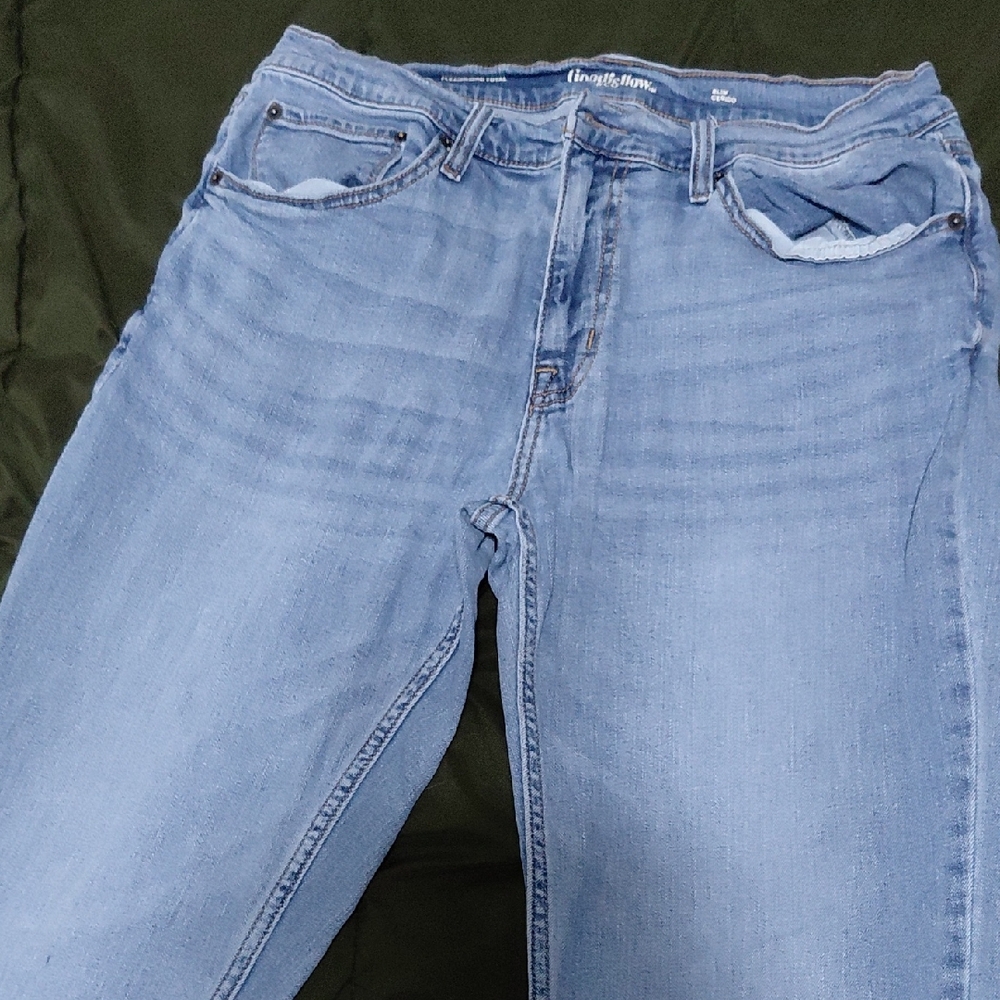 Light Blue Jeans. Slim Fit. 34-34